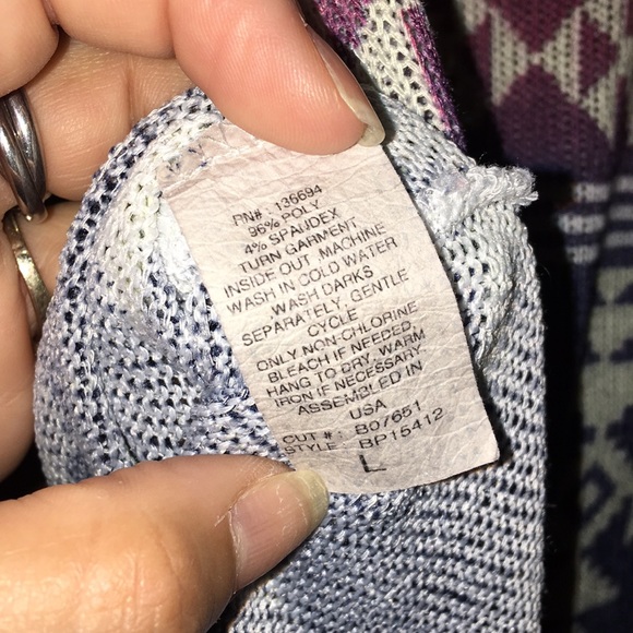 SOLD~ Aztec design top - Picture 5 of 5